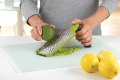 Râpe Joseph Joseph Twist Grater double lames grains épais / grains fins vert