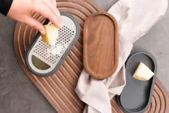 Râpe Microplane 3-en-1 noire avec boîte de conservation et double couvercle