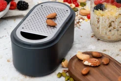 Râpe Microplane 3-en-1 noire avec boîte de conservation et double couvercle