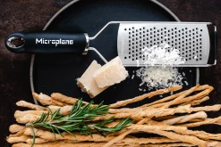 Râpe Microplane Gourmet gros grains manche noir