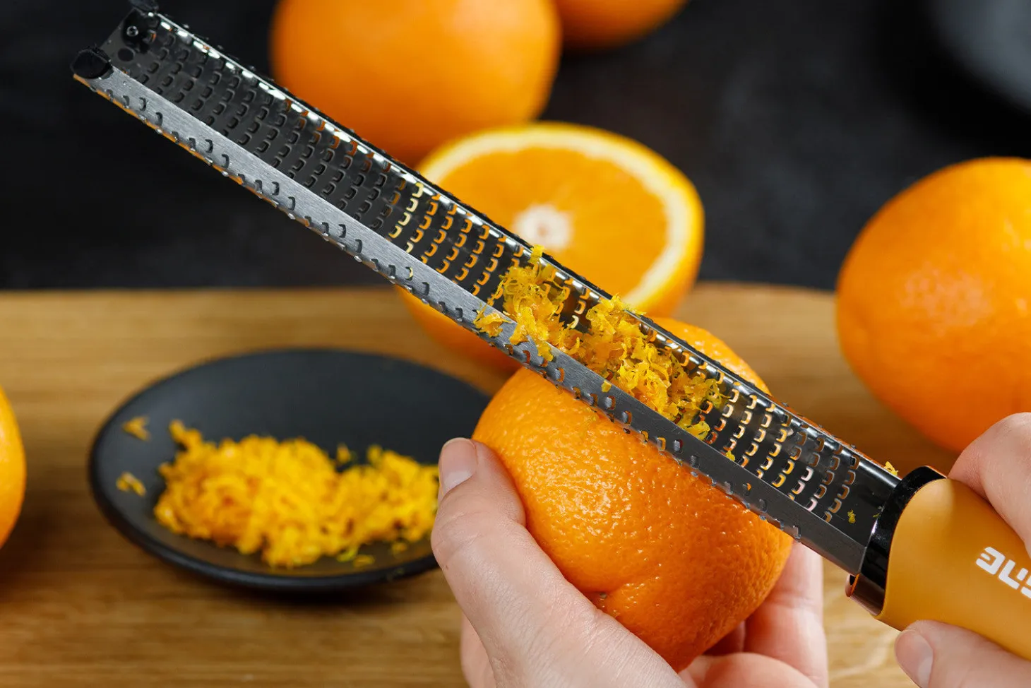 Râpe-zesteur Microplane Premium Classic Jaune Moutarde - 20,3cm