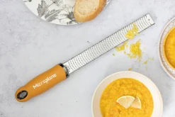 Râpe-zesteur Microplane Premium Classic Jaune Moutarde - 20,3cm