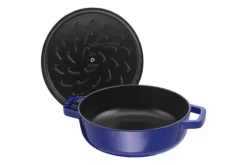 Sauteuse Staub Chistera en fonte émaillée bleu intense