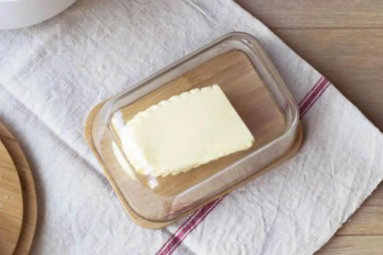 Set beurrier en verre et bambou Pebbly avec couteau à beurre