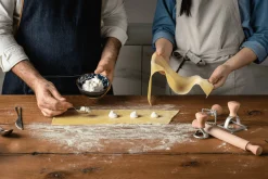 Set de 2 emporte pièces à raviolis Marcato motifs ronds et carrés