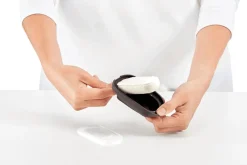 Set de 4 moules à glace Lékué Classic Creamy + pot en silicone noir