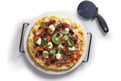 Set pierre à pizza Kichencraft World of Flavours avec roulette à pizza - 32cm