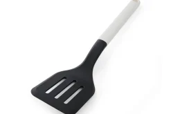 Spatule ajourée Kitchen Aid en nylon 34cm