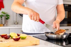 Spatule de cuisine ajourée Kitchen Aid en acier inoxydable 31,5cm