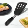 Spatule flexible ajourée OXO en silicone