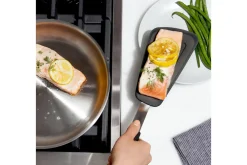 Spatule flexible ajourée OXO en silicone