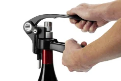 Tire bouchon à levier Le Creuset LM 250 noir avec coupe-capsule