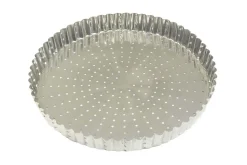 Tourtière ronde cannelée perforée Gobel fer blanc fond fixe