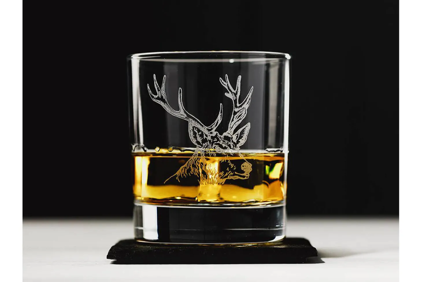 Verre à whisky avec dessous de verre Selbrae House - Motif cerf